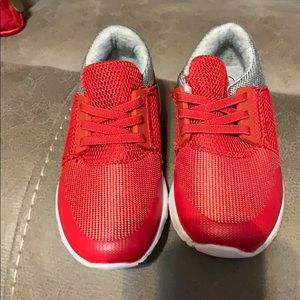 Cat & Jack new w/o tags/box. Size 9 toddler boy